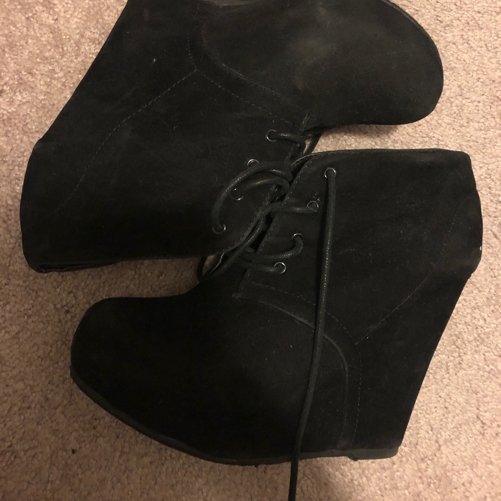Black wedge heels
